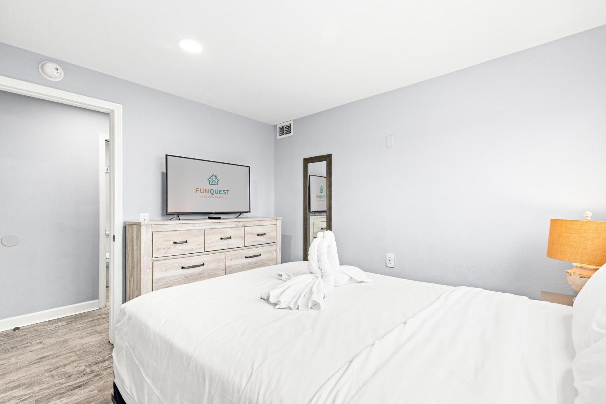 The Summit 701 Apartment